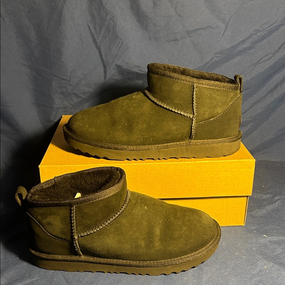 UGG- CLASSIC ULTRA MINI, BLK, 5 kids sw
